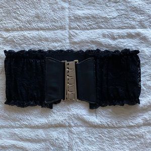 Dressy, lacy mid section belt